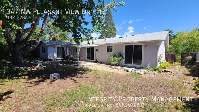 Building Photo - 347 NW Pleasant View Dr