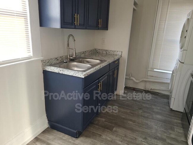 Building Photo - 3225 Lyons Ave