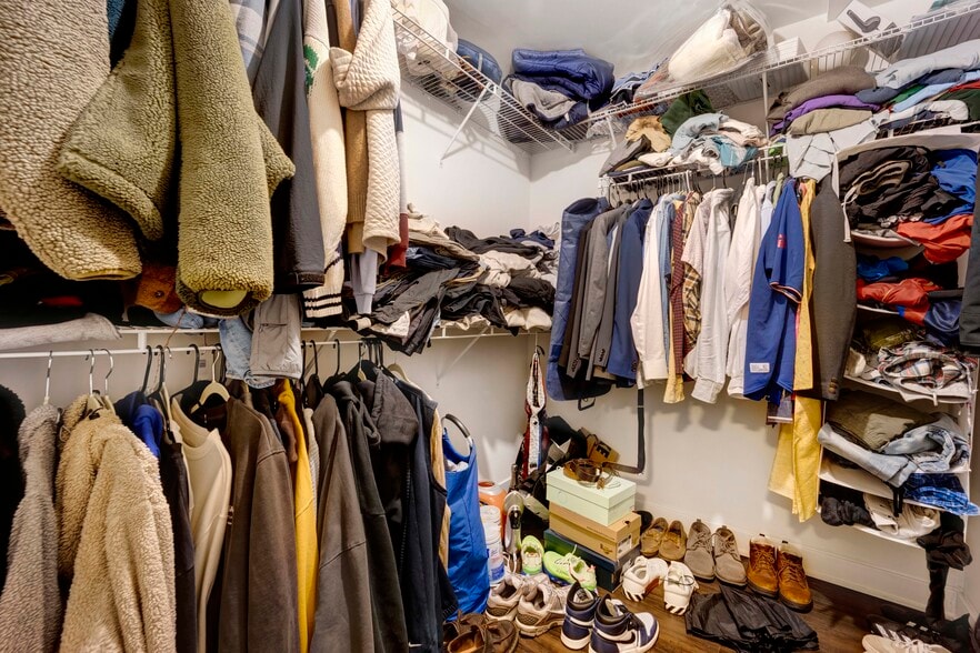 Building Photo - 1150-1156 W Cornelia Ave