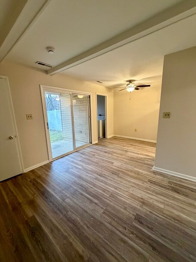 Building Photo - Welcome to White Chapel!