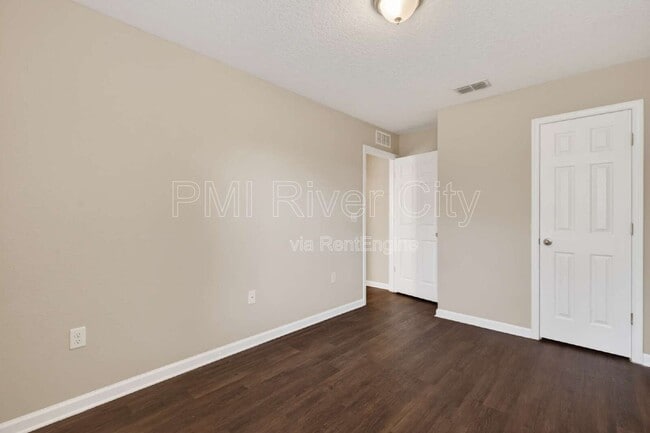 Building Photo - 7608 Rain Forest Dr N