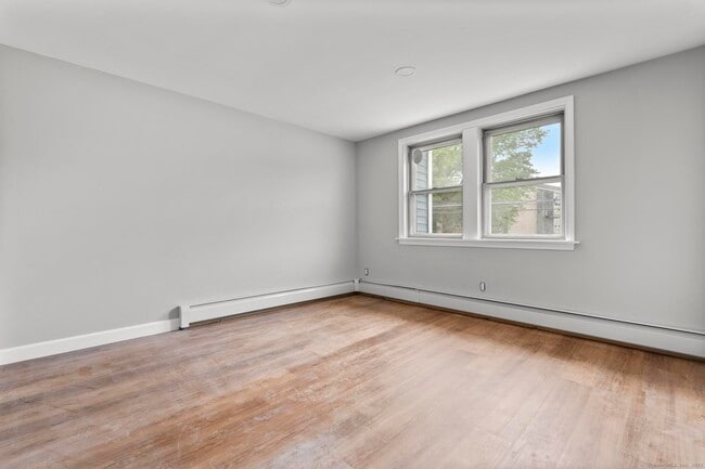 Primary Photo - 389 Highland Ave