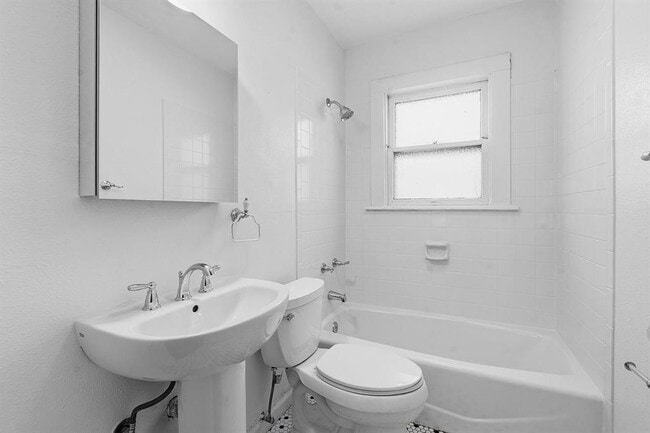 Building Photo - 804 Rutherford Pl