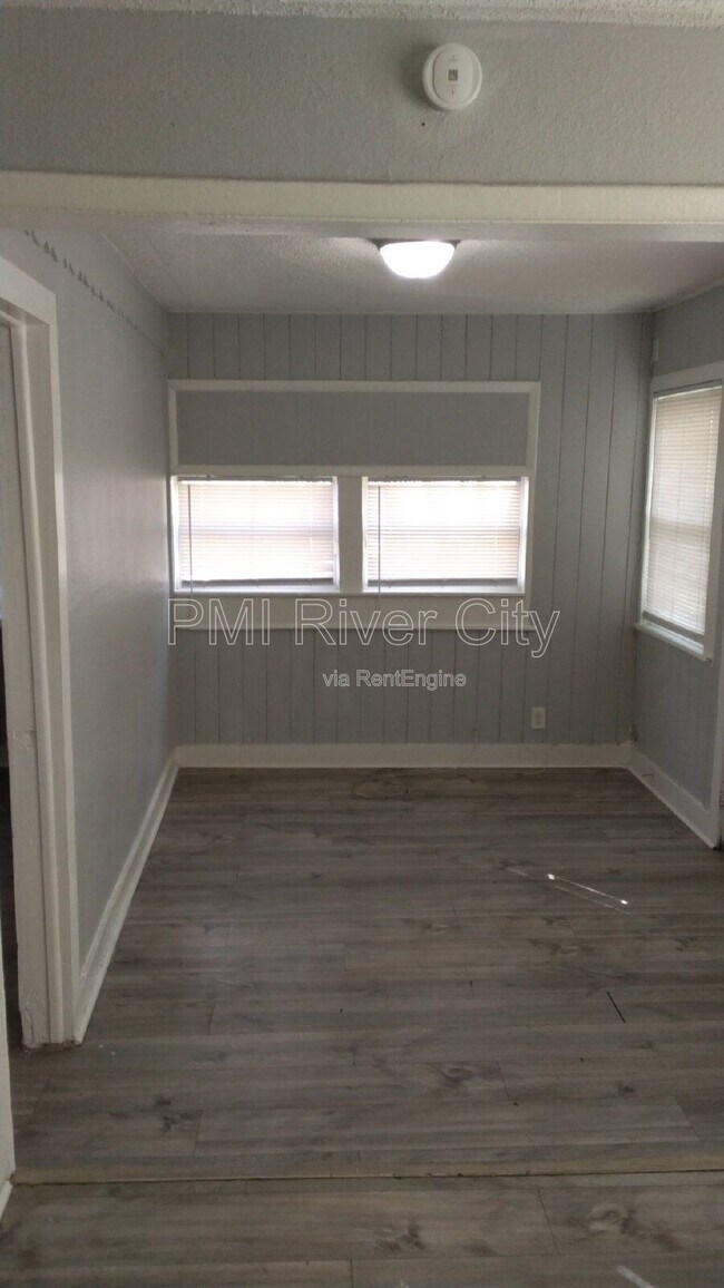 Building Photo - 1331 W 25th St