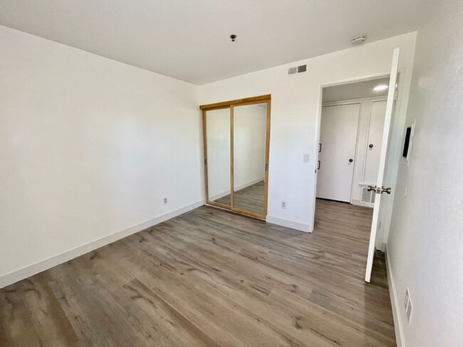 Building Photo - Fully Remodeled 3 Bed 2 Bath East lake