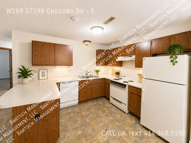Building Photo - W169 S7598 Gregory Dr-E