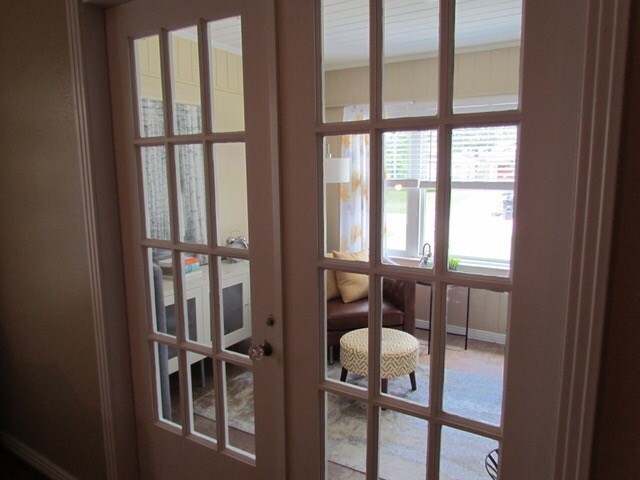 Building Photo - 1709 Gardenia Dr