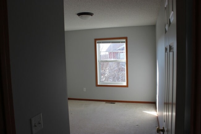 Building Photo - End Unit Townhouse