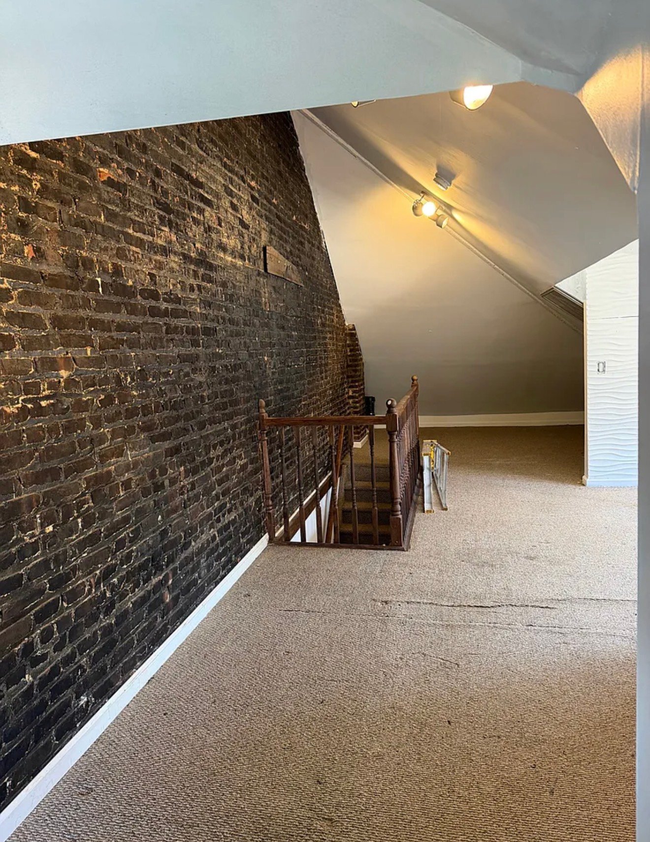 Building Photo - 1056 Hunterdon St