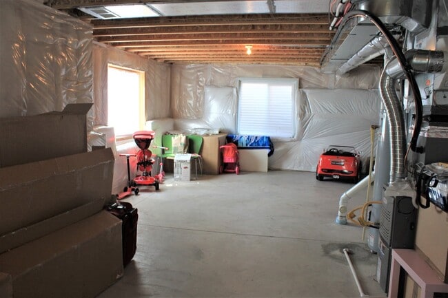 Building Photo - 835 Pistol River Way