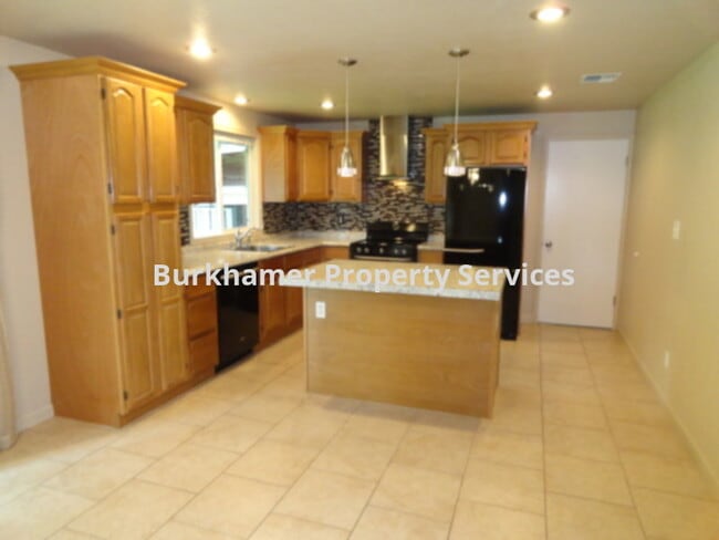 Building Photo - 706 Granada Rd