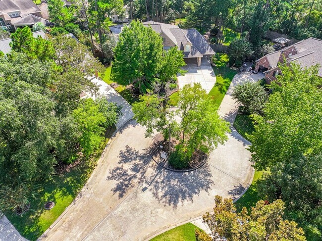 Building Photo - 2 Graylin Woods Pl