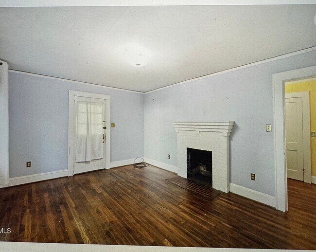 Building Photo - 107 Carr St