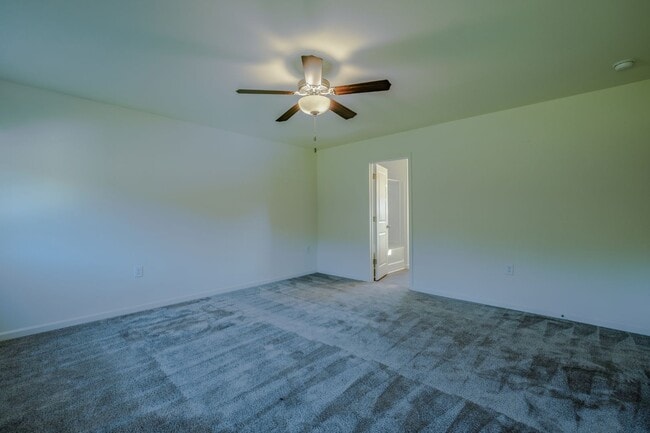 Building Photo - Like new construction 2 story home 4 bedro...