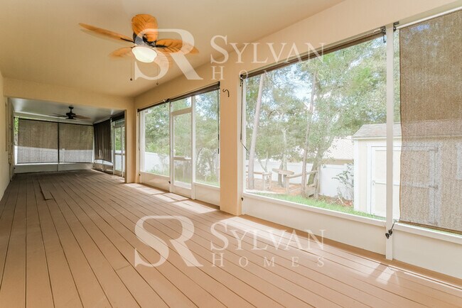 Building Photo - Feel welcome and comfortable in this charming home