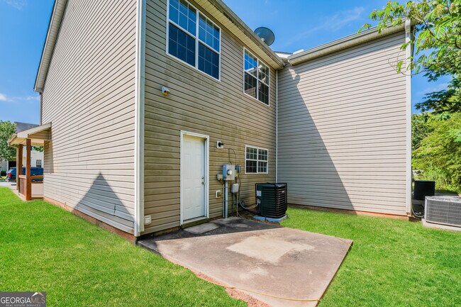 Building Photo - 2305 Nicole Dr