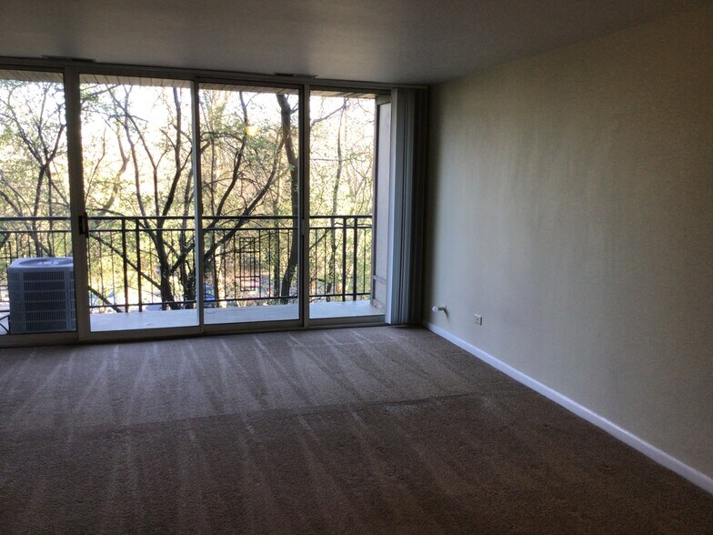 Building Photo - 1811 Four Lakes Ave