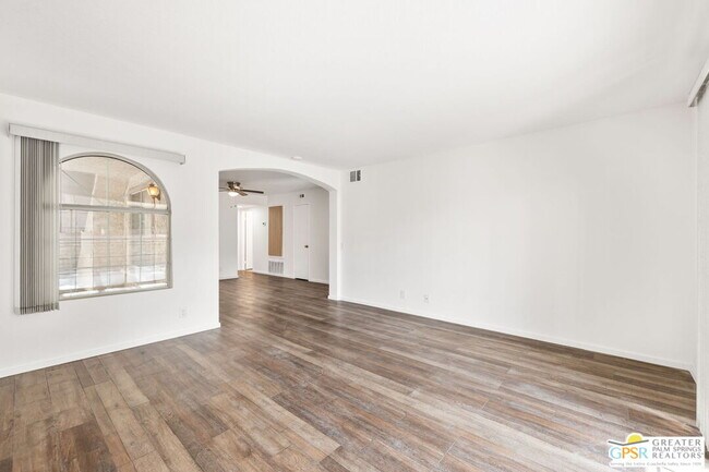 Building Photo - 505 S Farrell Dr