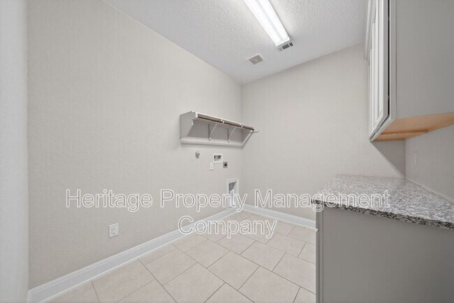 Building Photo - 3225 Harvest Crest