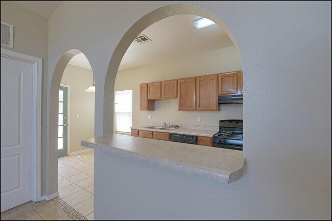 Building Photo - 14408 Escalera Dr