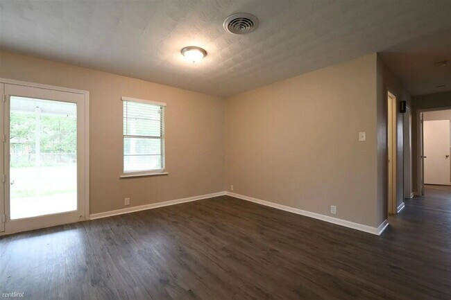 Building Photo - Updated 3BR/2BA Brick Home with Granite Kitchen & Fenced Yard — Kaufman ISD