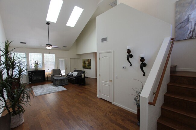 Building Photo - Spacious 3-Bedroom Townhouse with Main-Level Primary Suite