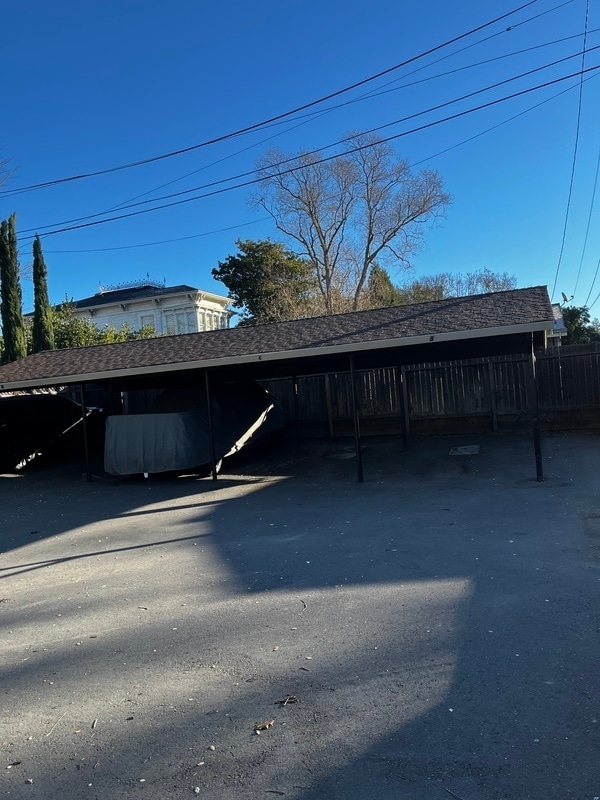 Building Photo - 616 Center St