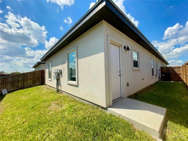Building Photo - 1003 Sugar Gdn Dr