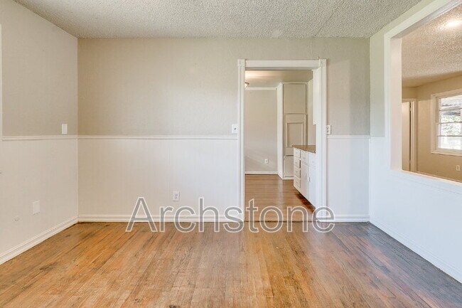 Building Photo - 724 General Senter Dr