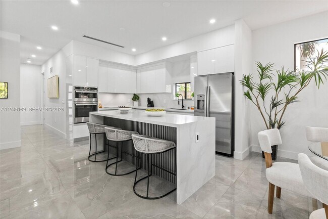 Building Photo - 325 SW 16th St