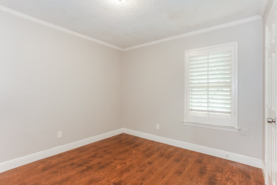 Building Photo - 7212 Elderberry Ln