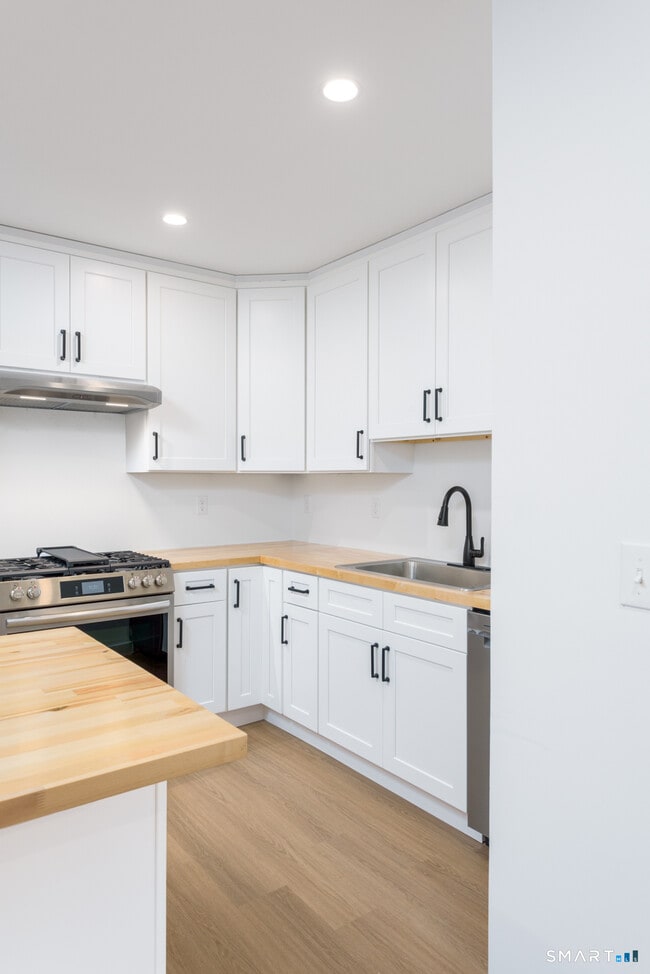 Building Photo - 28 Townsend St