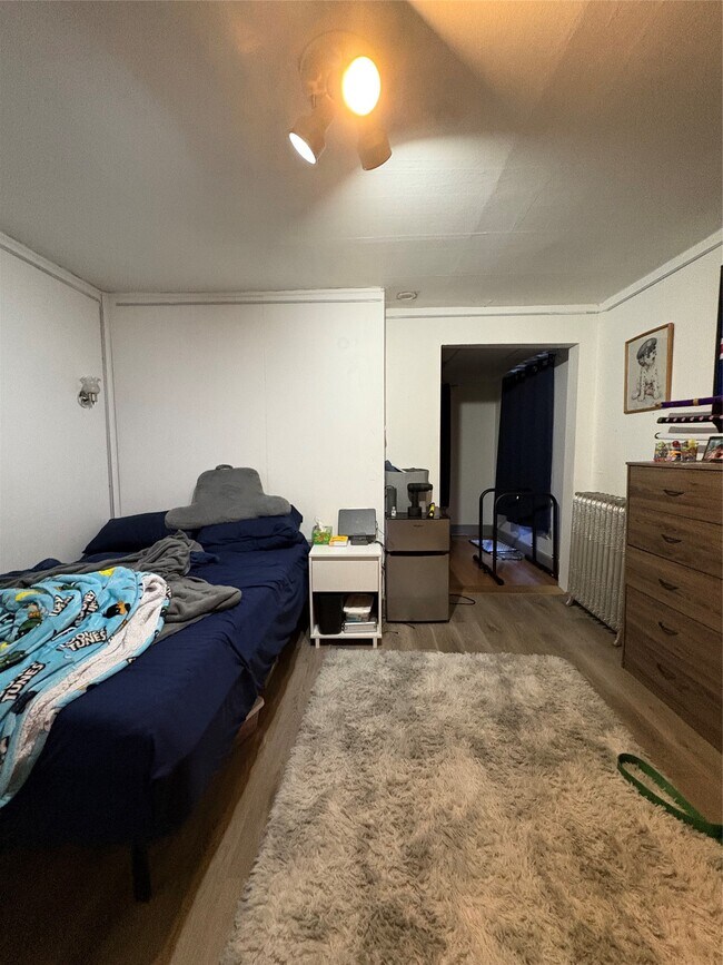 Building Photo - 171 Chapin St