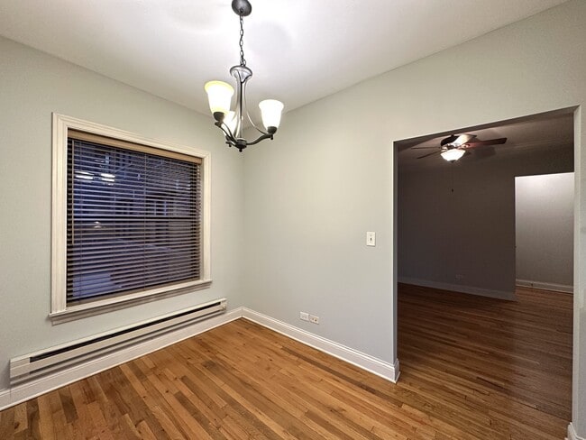 Building Photo - 749 W Addison St