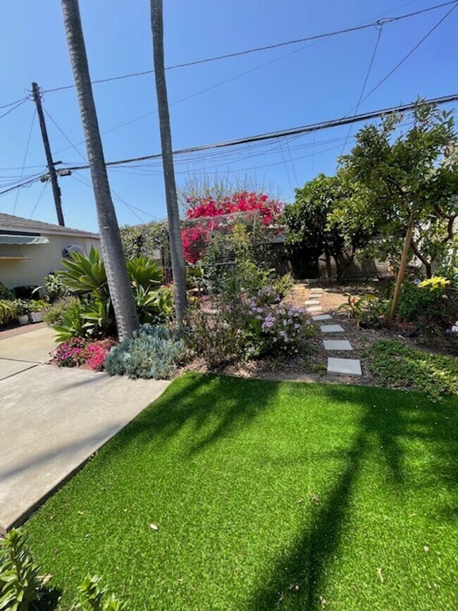 Building Photo - Westchester Home Perfect for Plant/Garden ...