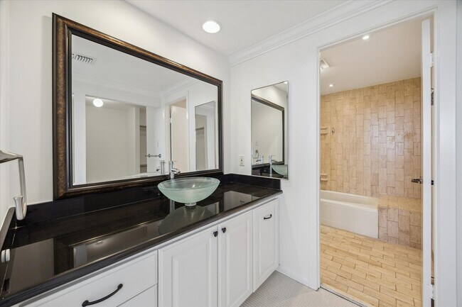 Building Photo - 49 Briar Hollow Ln