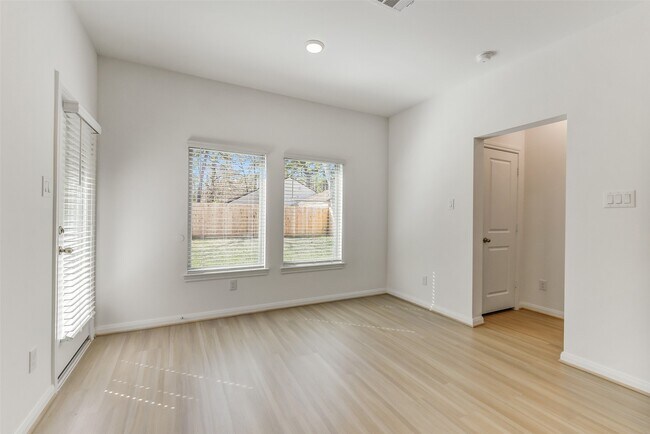 Building Photo - 11927 Pondwood Dr