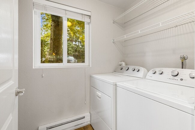 Building Photo - Modern 2 Bedroom 2 Bathroom Condo Close to Downtown Kirkland