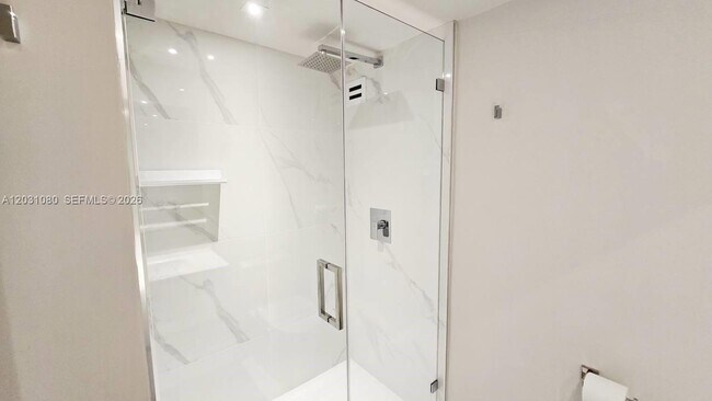 Building Photo - 5151 Collins Ave