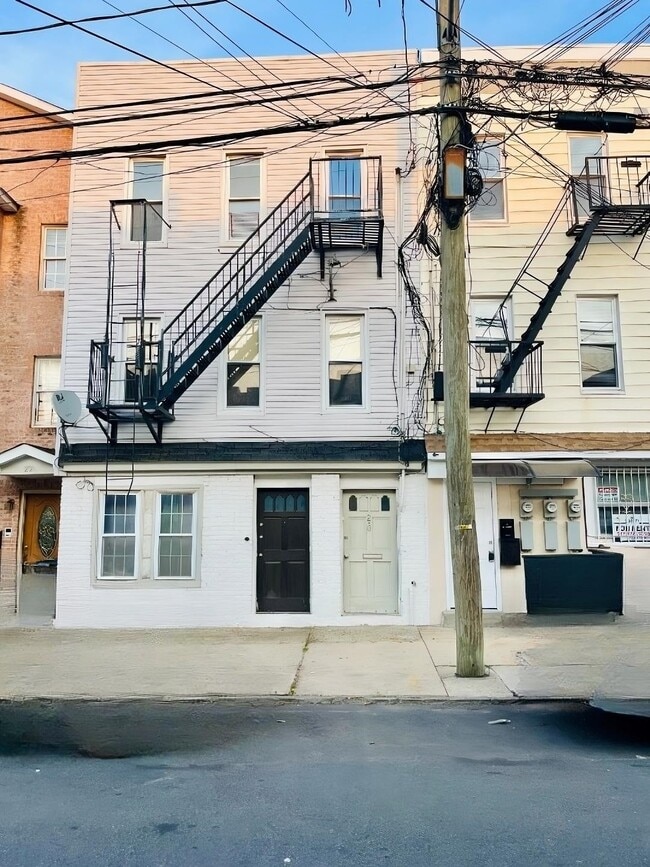Primary Photo - 20 Wallis Ave