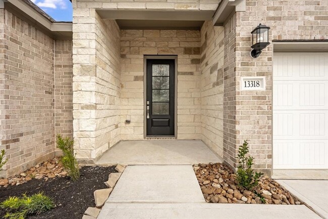 Building Photo - 13318 Rosemary Dr