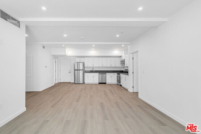 Building Photo - 1227 N Berendo St