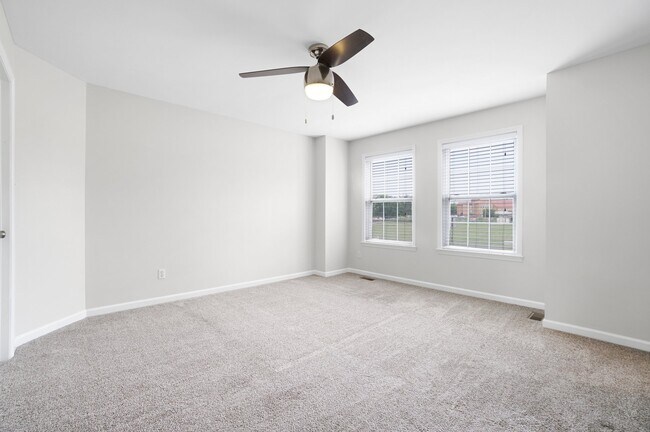 Building Photo - 909 N Hanley Rd