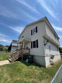 Building Photo - Beautiful three bedroom homes!