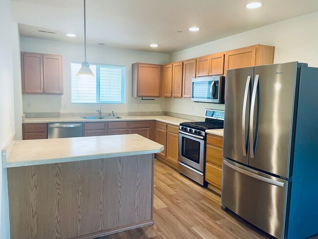 Building Photo - Delightful DuPont 3 Bedroom Home
