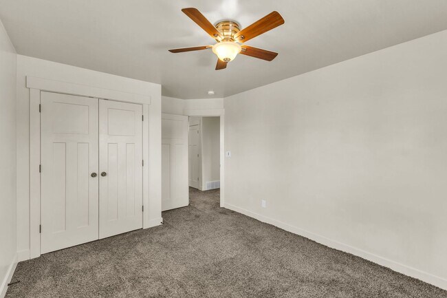 Building Photo - 4 Bedroom 3 Bathroom Home in Springville!
