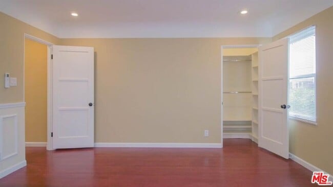 Building Photo - 1437 Ridgeley Dr