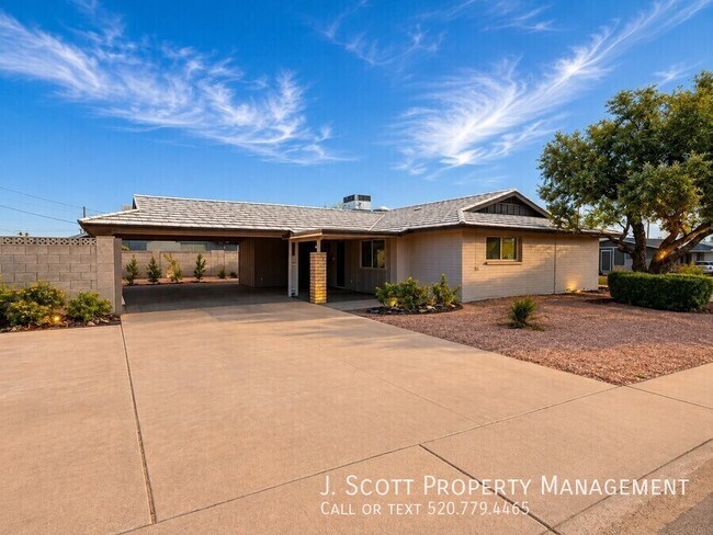 Building Photo - 6522 E Palm Ln