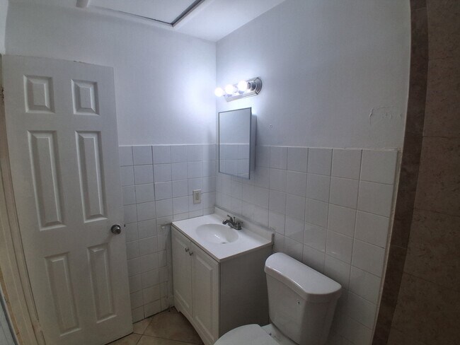 Building Photo - 401 SW 13th Pl