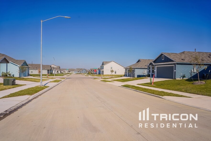 Building Photo - 2737 Brushy Lk Dr